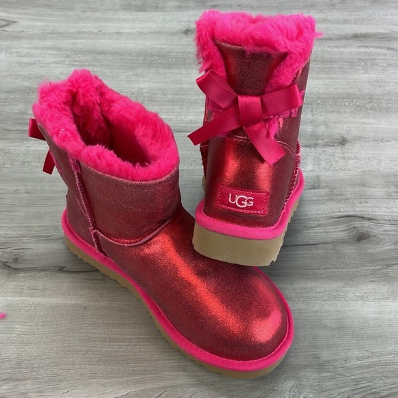 UGG Shoes - 🍁 UGG 🍁 BAILEY BOW REDISH GLISTEN BOOT